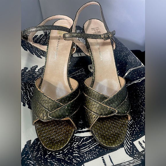 🖤 Vintage 🖤 1980’s 🐍 Higbee’s Green Snakeskin Leather Gold 7 1/2 Strappy 🇮🇹 - Picture 5 of 10